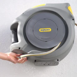 Hozelock Auto Reel 20m - 2401 -GardenWater Pro Sales 2401 feeder
