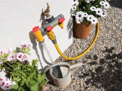 Hozelock 2250 Flowmax 3-Way Tap Connector 1/2 - 1in BSP -GardenWater Pro Sales HOZ2250 LIFESTYLE1