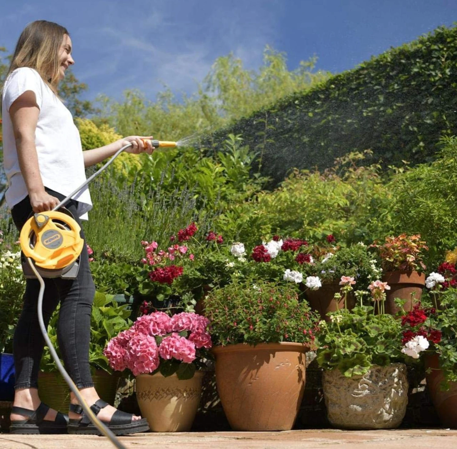 Hozelock 2427 Small Hose And Reel, Ideal For Patios And Balconies 3 Hozelock 2427 Small Hose And Reel, Ideal For Patios And Balconies - Image 3