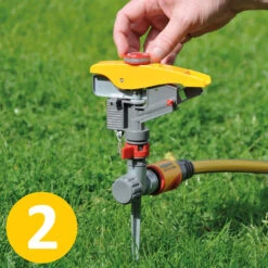 Hozelock Pulsating Sprinkler -GardenWater Pro Sales l pulsating sprinkler head 2550 hozelock action2
