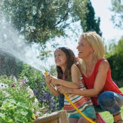 Hozelock Superhoze Expandable Garden Hose - 15m 11 Hozelock Superhoze Expandable Garden Hose - 15m -GardenWater Pro Sales superhoze play 1